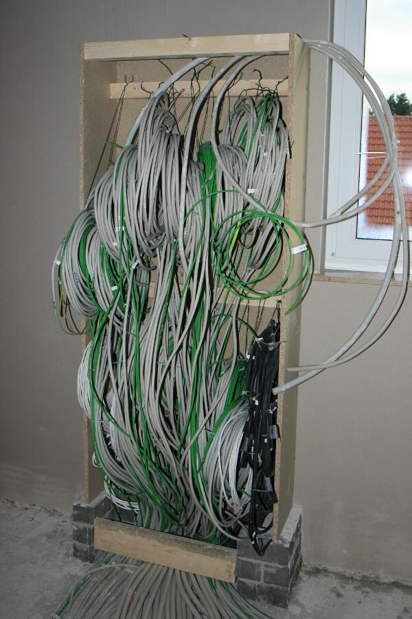 Elektroschrank in Holzbauweise